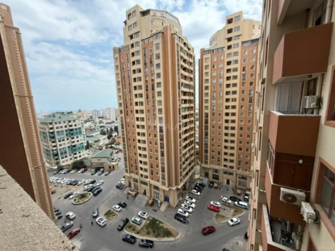 Satılır 3 otaqlı mənzil 154 m²