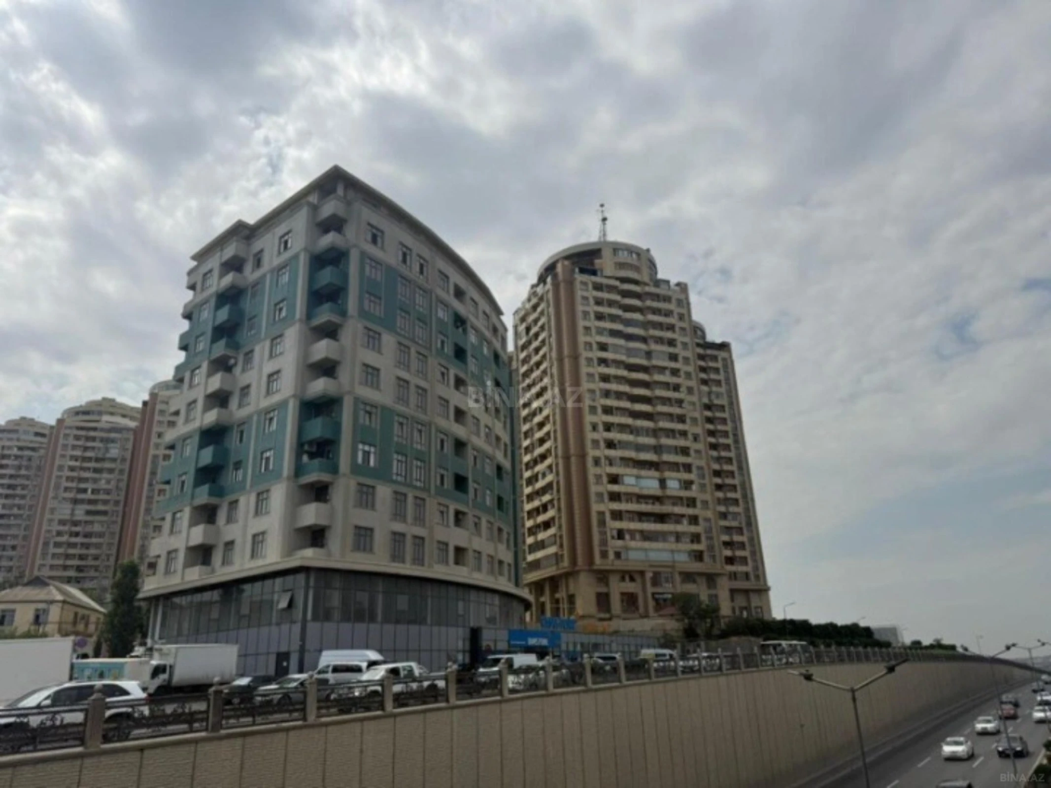 Satılır 3 otaqlı mənzil 154 m²