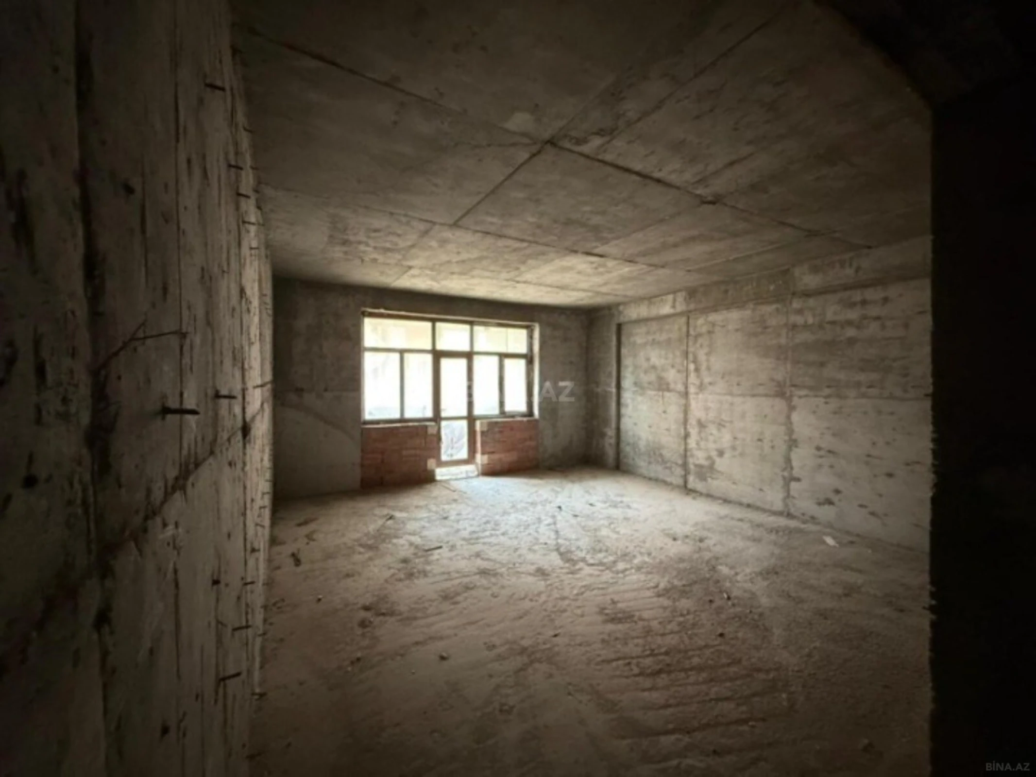 Satılır 3 otaqlı mənzil 154 m²