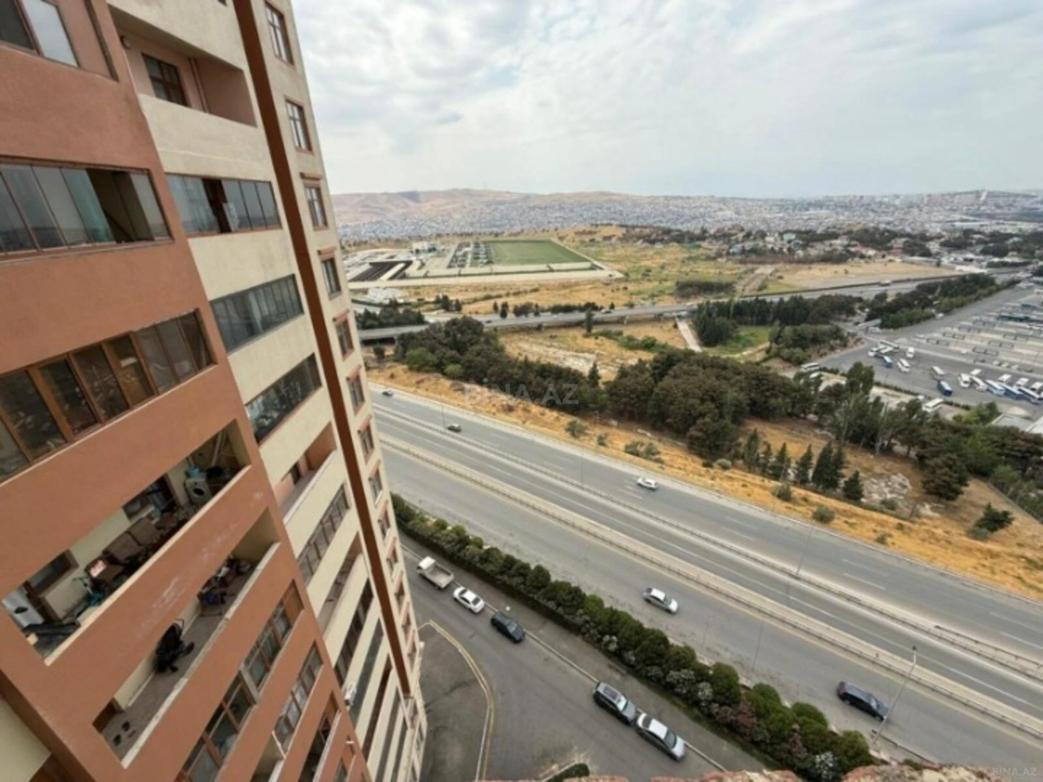 Satılır 3 otaqlı mənzil 154 m²