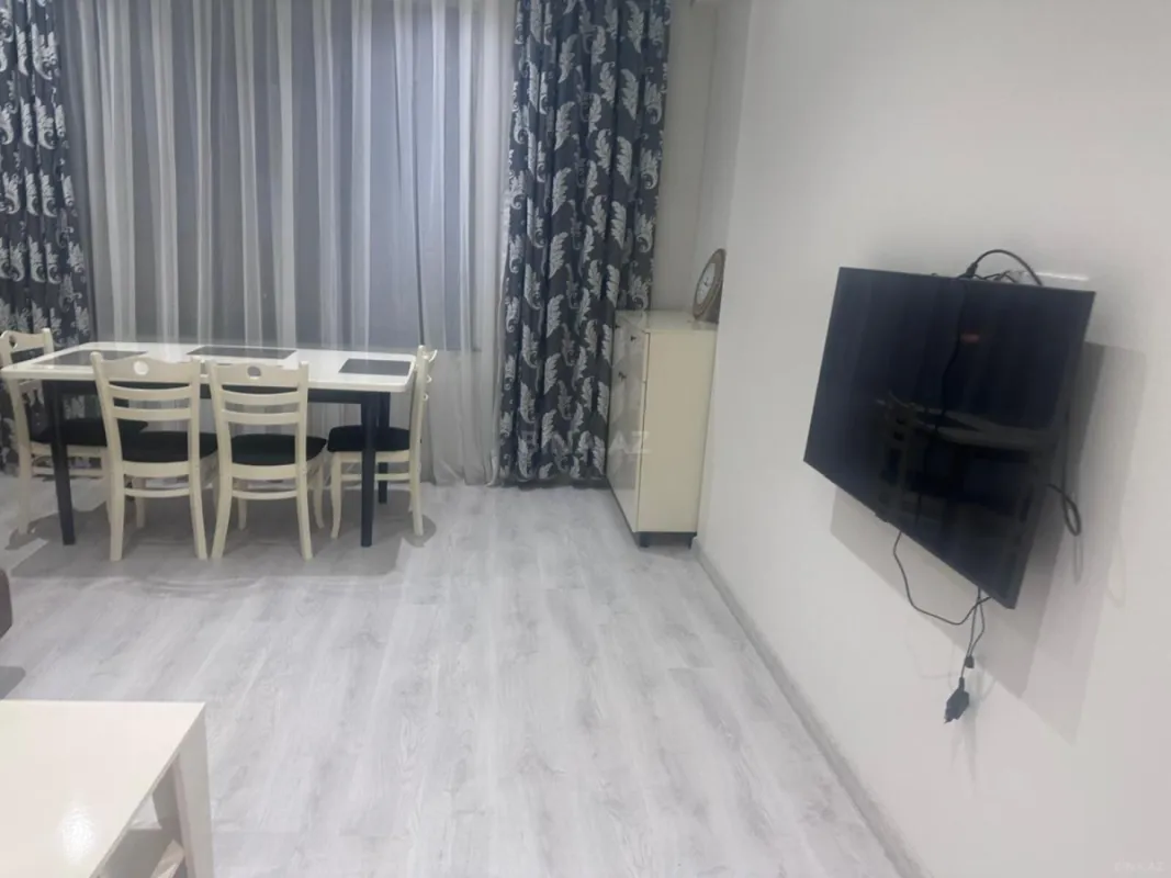 Kirayə verilir 2 otaqlı mənzil 82 m²