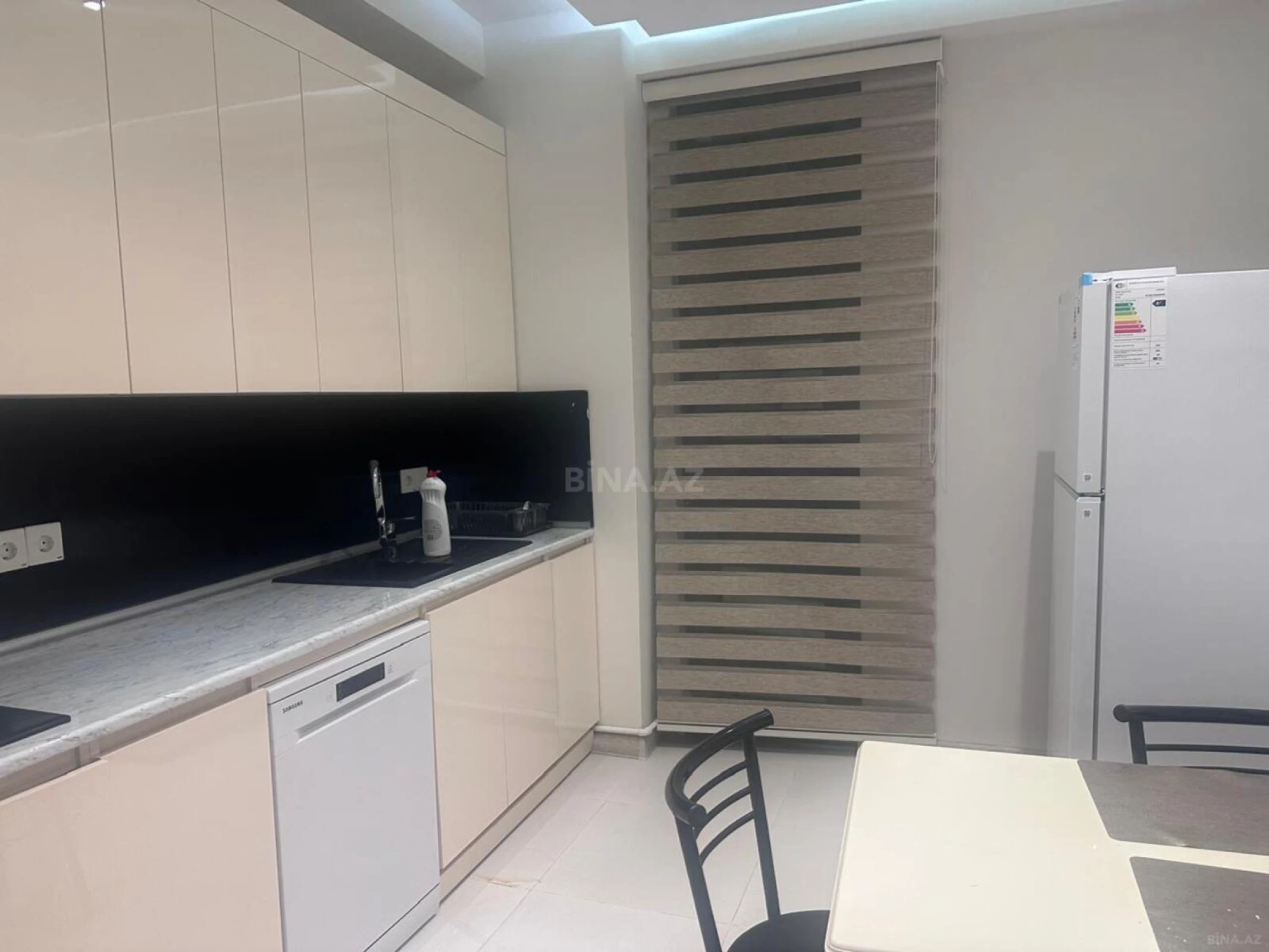 Kirayə verilir 2 otaqlı mənzil 82 m²