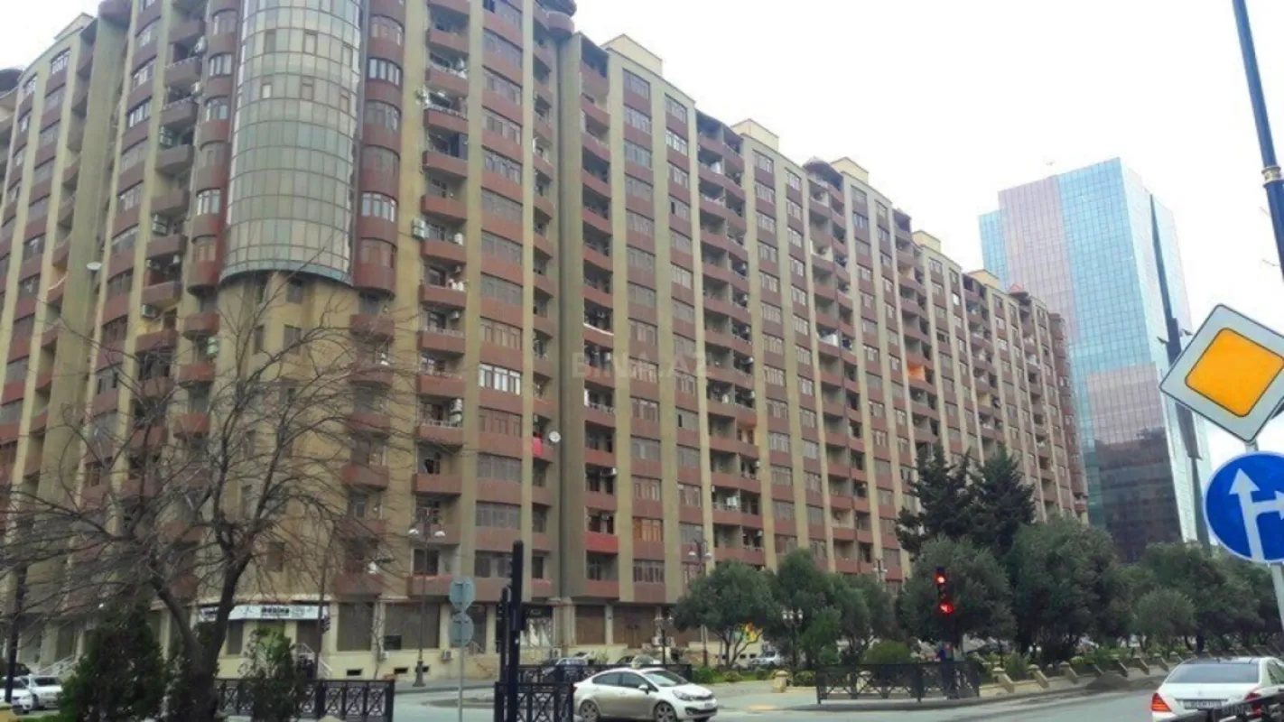Satılır 3 otaqlı mənzil 105 m²
