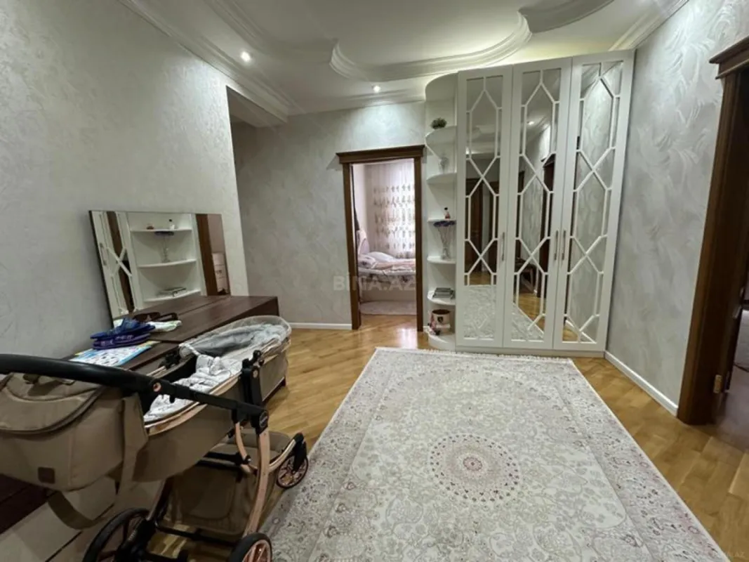 Satılır 3 otaqlı mənzil 123 m²