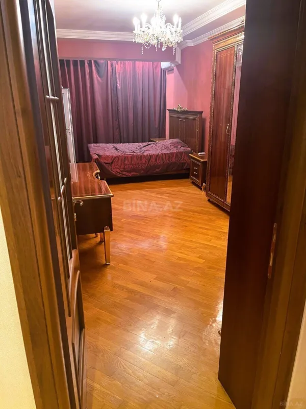 Satılır 3 otaqlı mənzil 170 m²