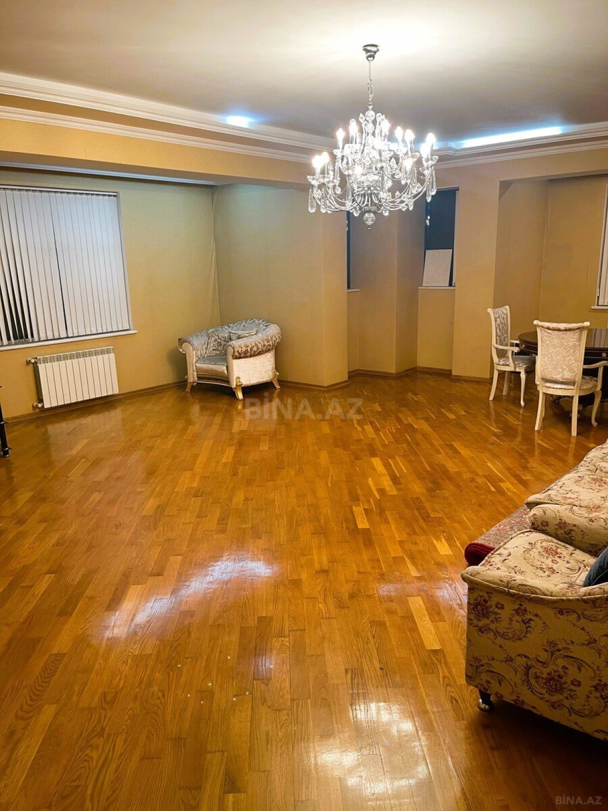Satılır 3 otaqlı mənzil 170 m²