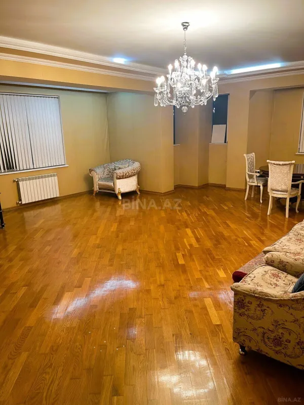 Satılır 3 otaqlı mənzil 170 m²