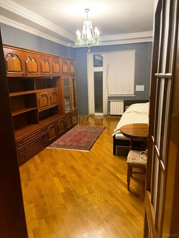 Satılır 3 otaqlı mənzil 170 m²