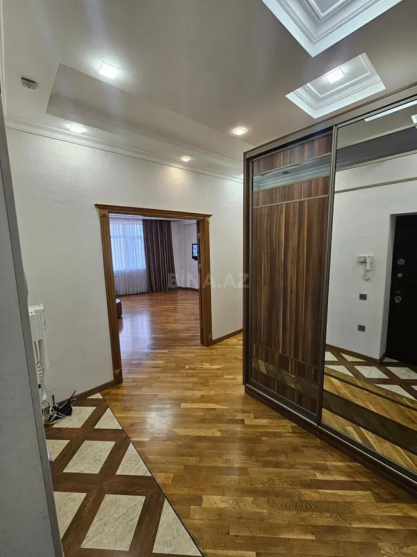 Kirayə verilir 2 otaqlı mənzil 90 m²