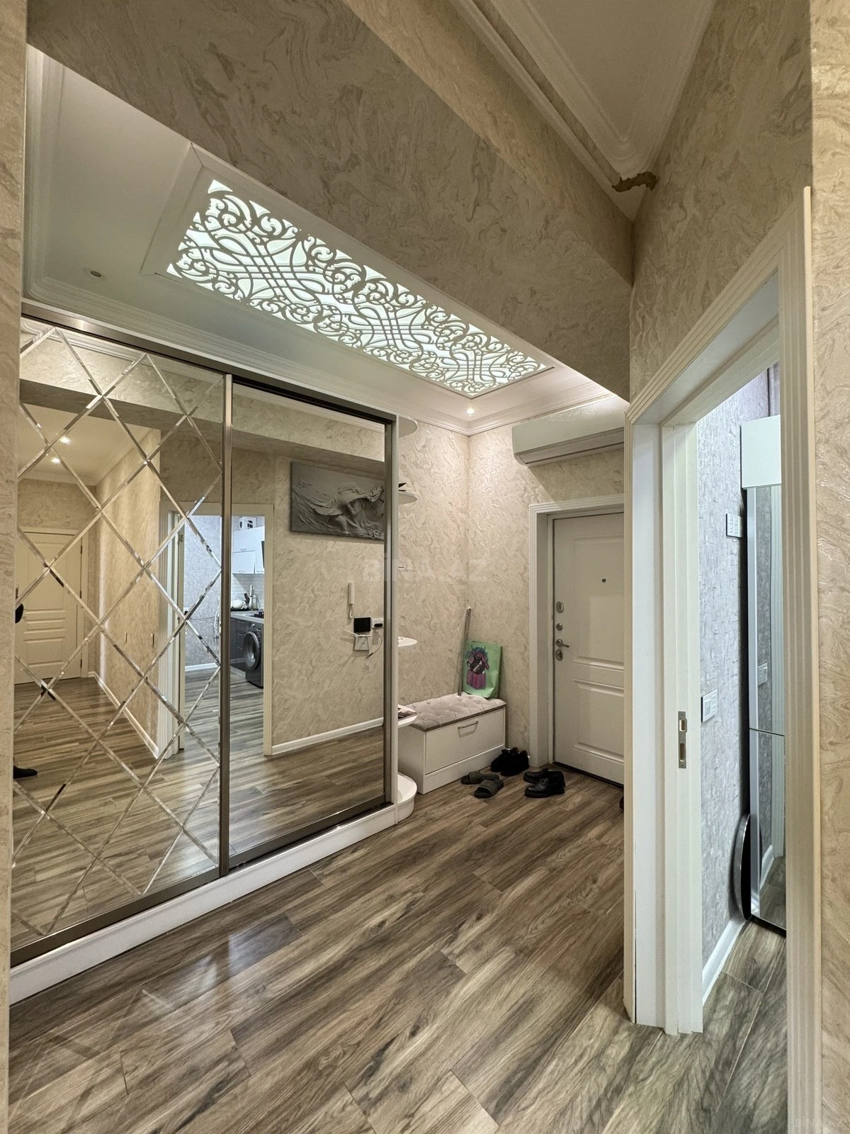 Satılır 3 otaqlı mənzil 96 m²