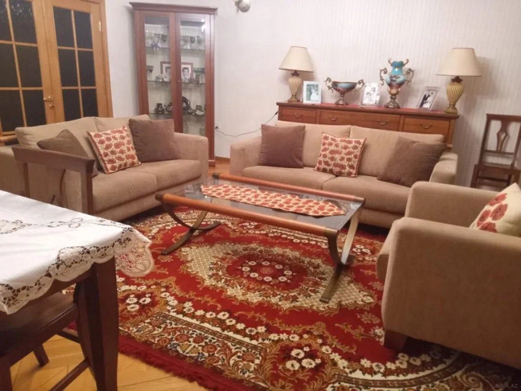 Kirayə verilir 4 otaqlı mənzil 120 m²