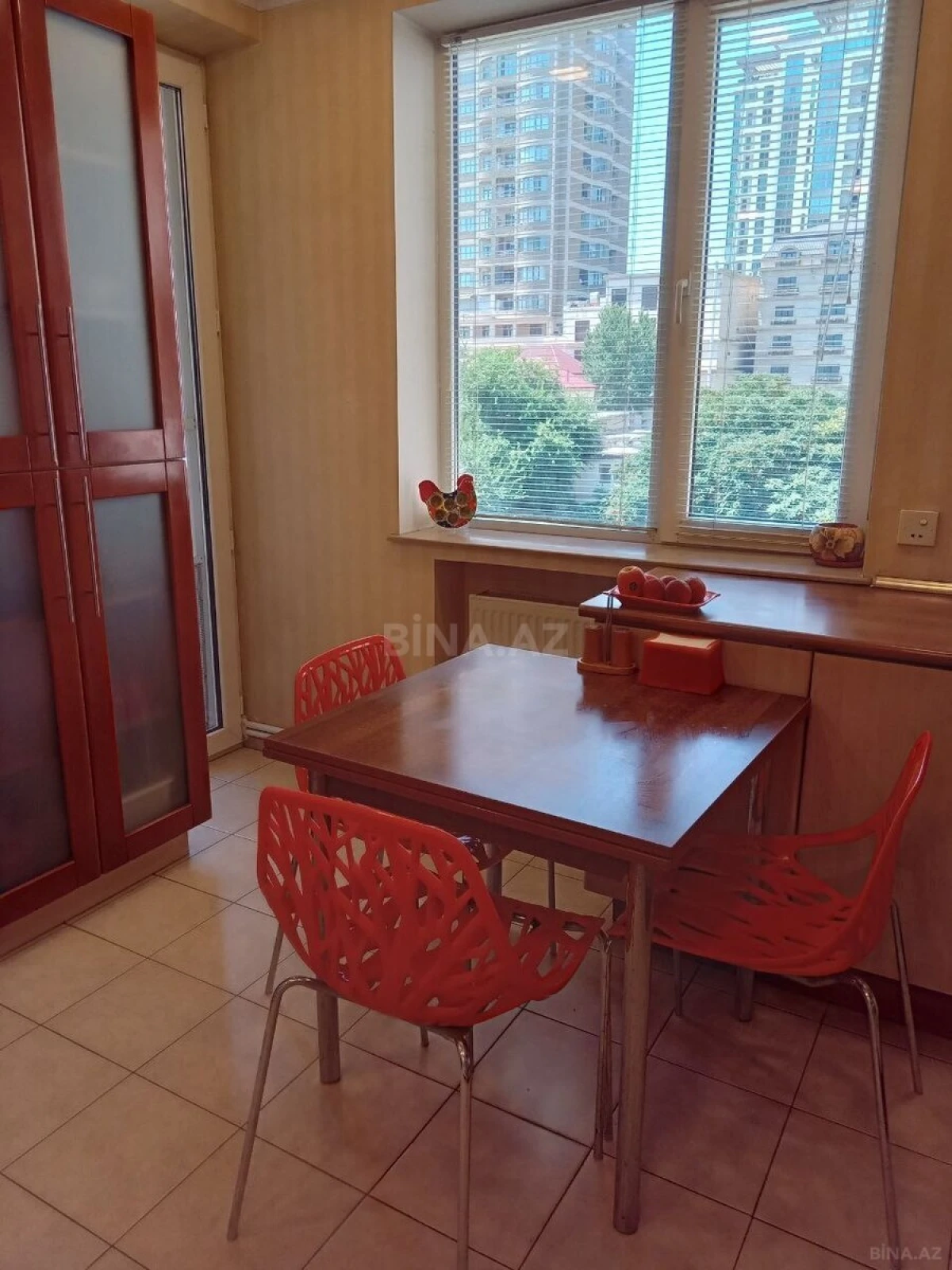 Kirayə verilir 4 otaqlı mənzil 120 m²