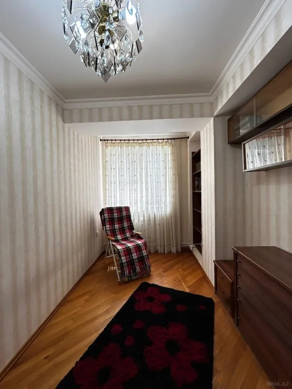 Kirayə verilir 4 otaqlı mənzil 120 m²
