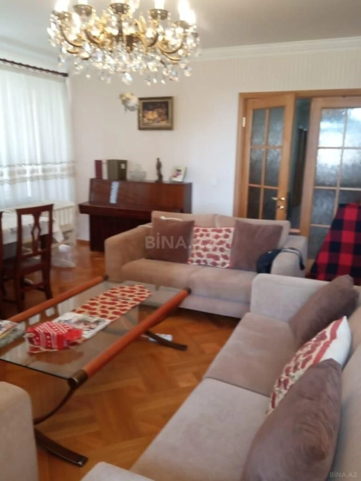 Kirayə verilir 4 otaqlı mənzil 120 m²