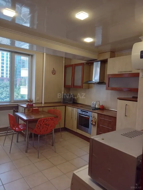 Kirayə verilir 4 otaqlı mənzil 120 m²