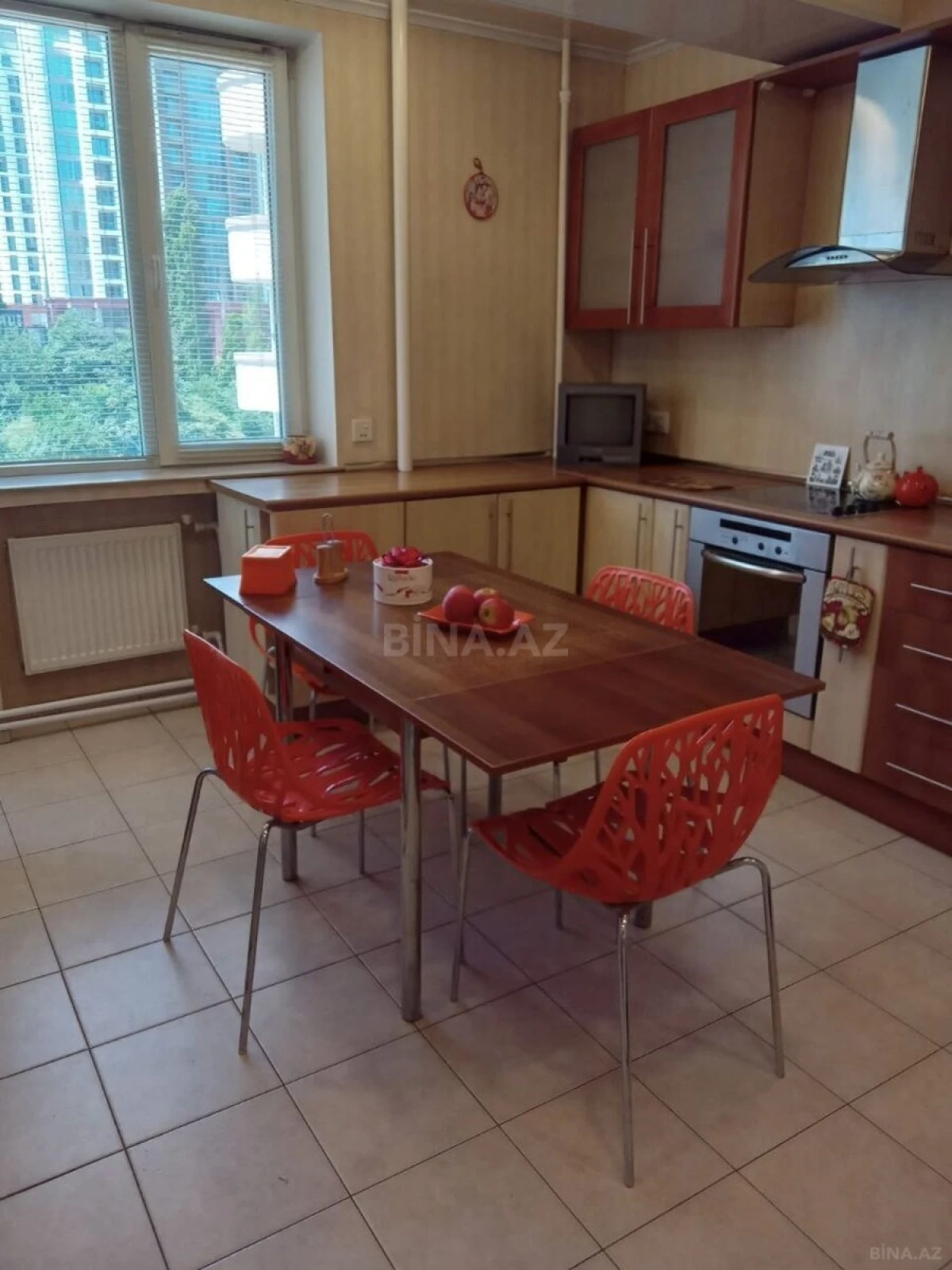 Kirayə verilir 4 otaqlı mənzil 120 m²