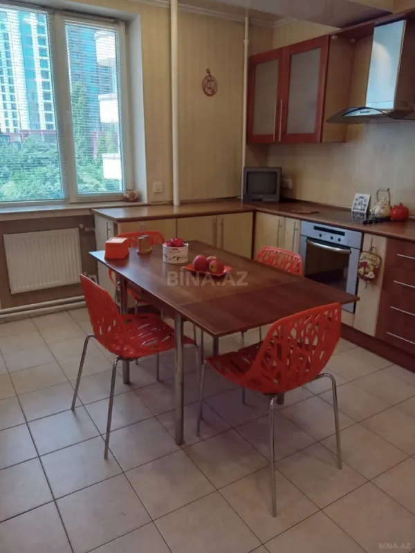 Kirayə verilir 4 otaqlı mənzil 120 m²