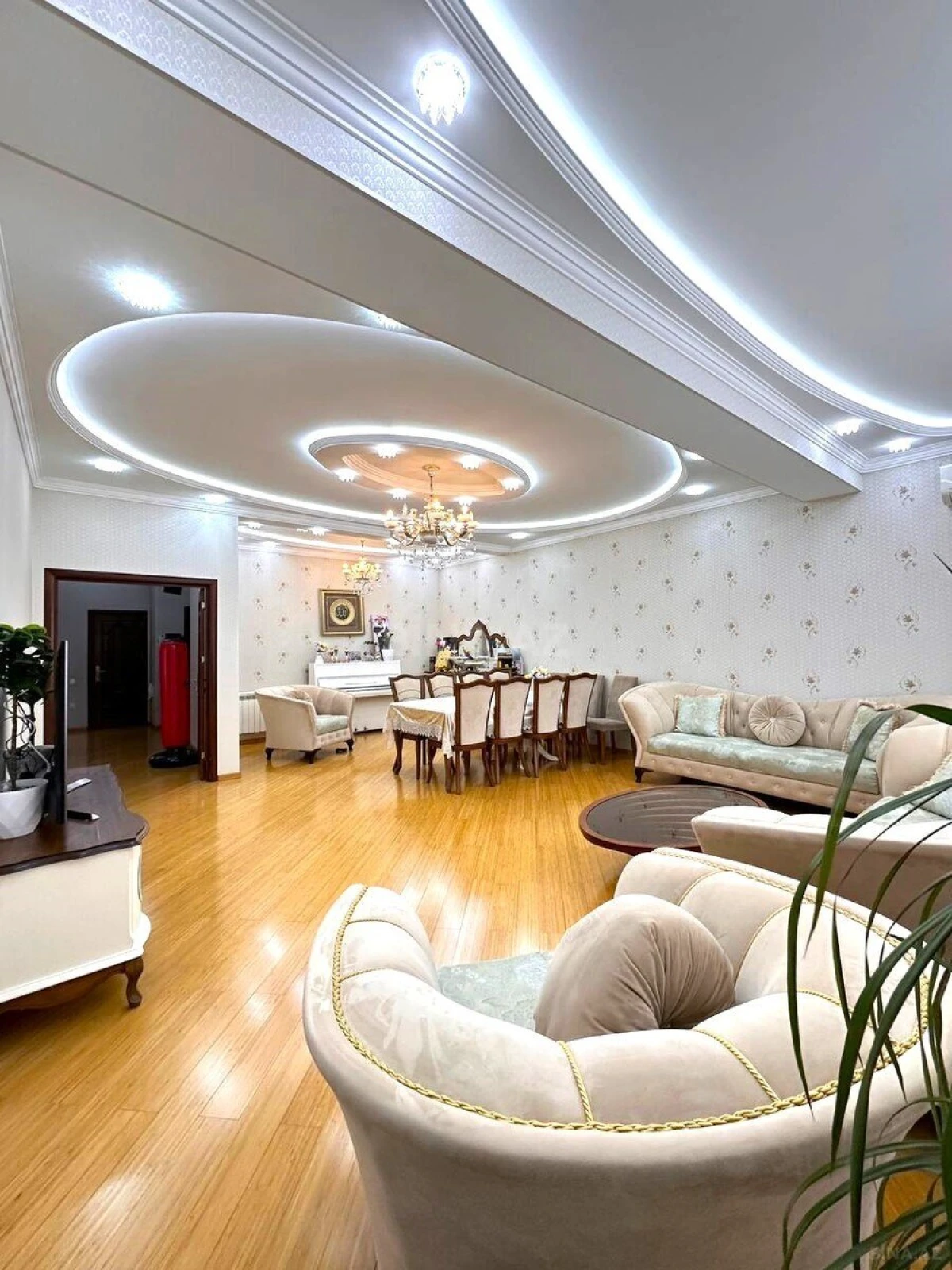 Satılır 4 otaqlı mənzil 190 m²