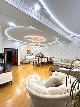 Satılır 4 otaqlı mənzil 190 m²