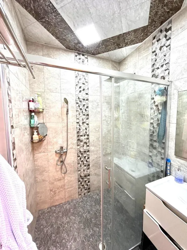 Satılır 4 otaqlı mənzil 190 m²