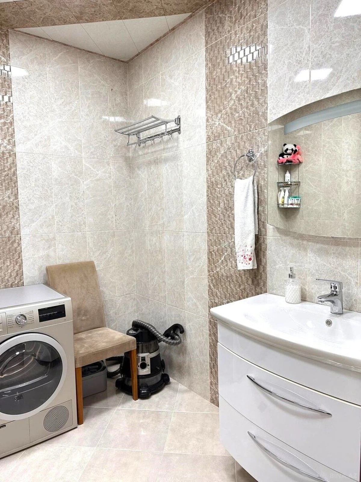 Satılır 4 otaqlı mənzil 190 m²