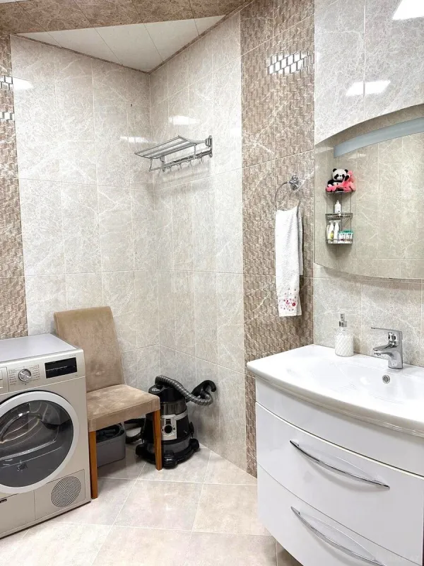Satılır 4 otaqlı mənzil 190 m²