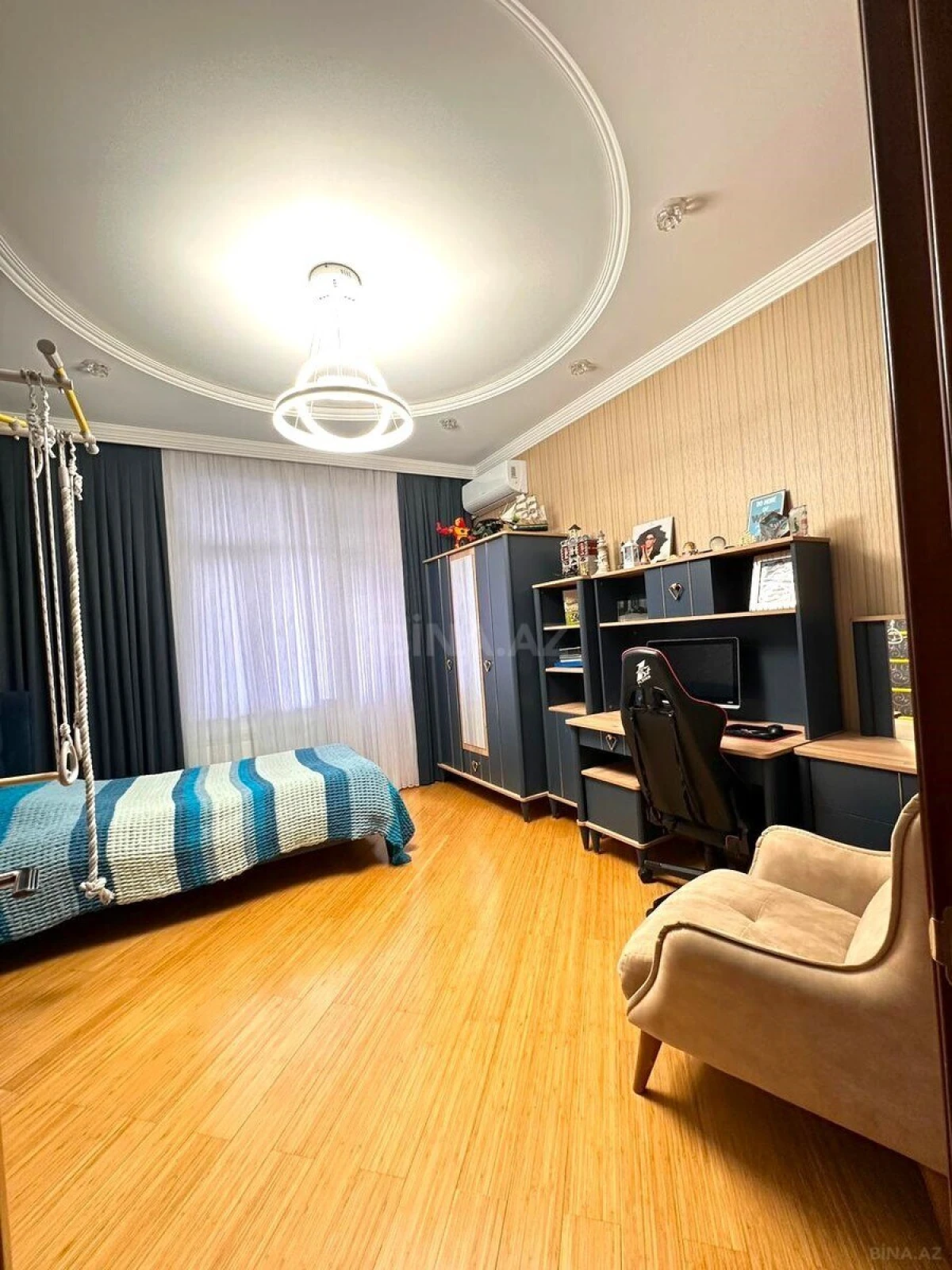 Satılır 4 otaqlı mənzil 190 m²