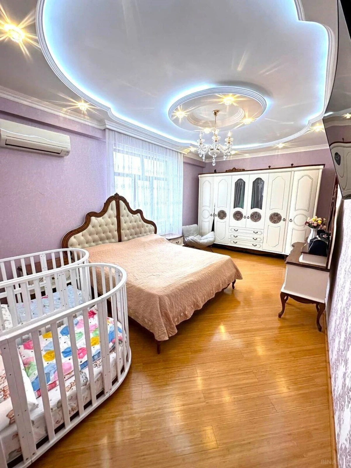 Satılır 4 otaqlı mənzil 190 m²