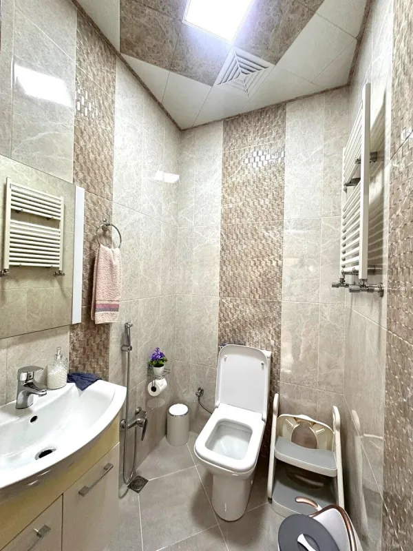 Satılır 4 otaqlı mənzil 190 m²