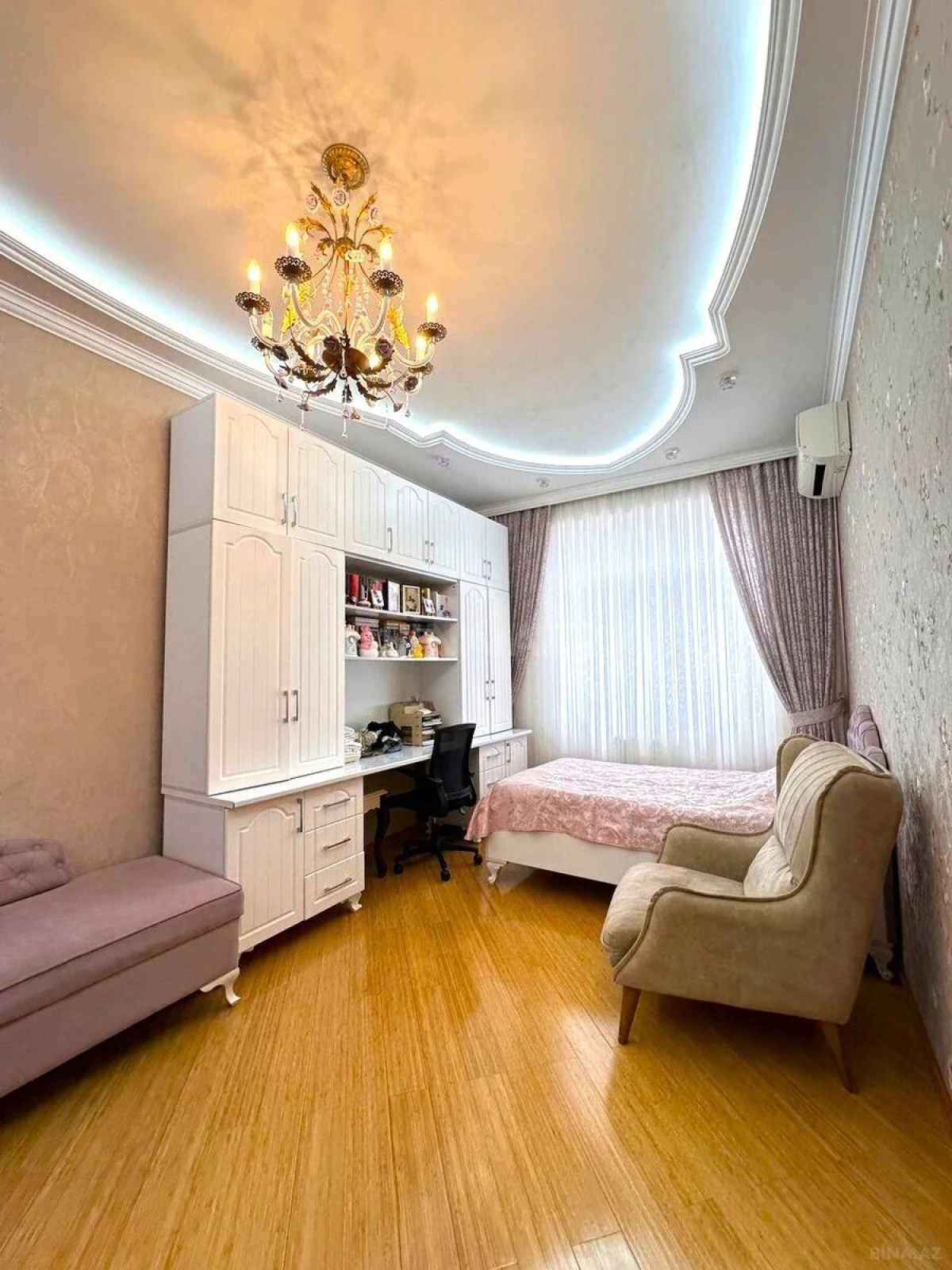 Satılır 4 otaqlı mənzil 190 m²