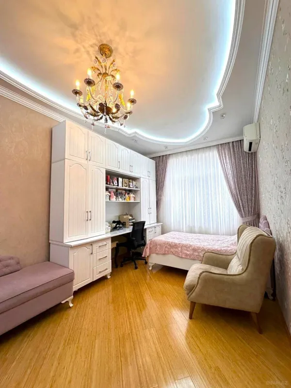 Satılır 4 otaqlı mənzil 190 m²