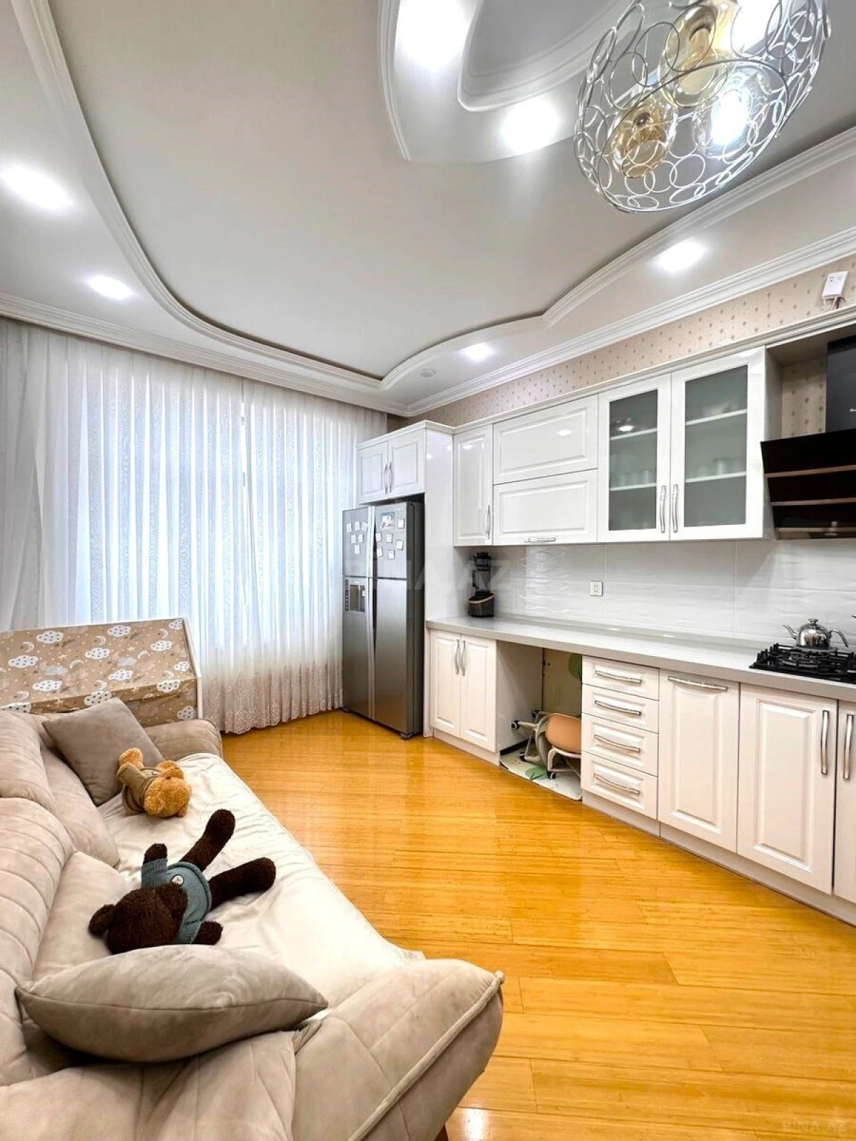 Satılır 4 otaqlı mənzil 190 m²