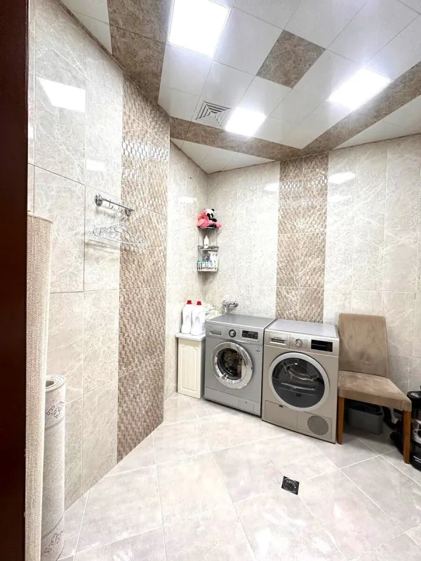 Satılır 4 otaqlı mənzil 190 m²