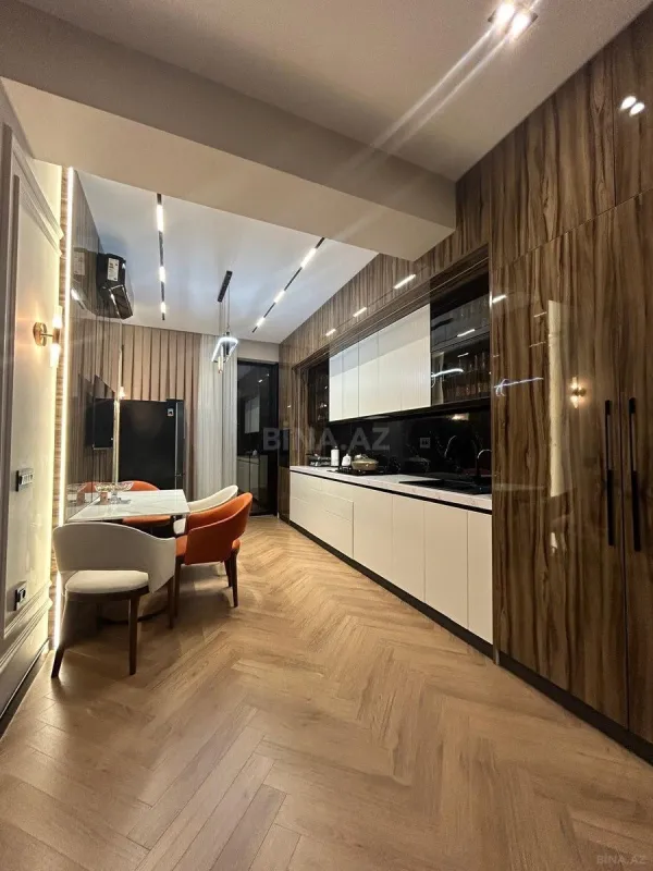 Satılır 3 otaqlı mənzil 142 m²