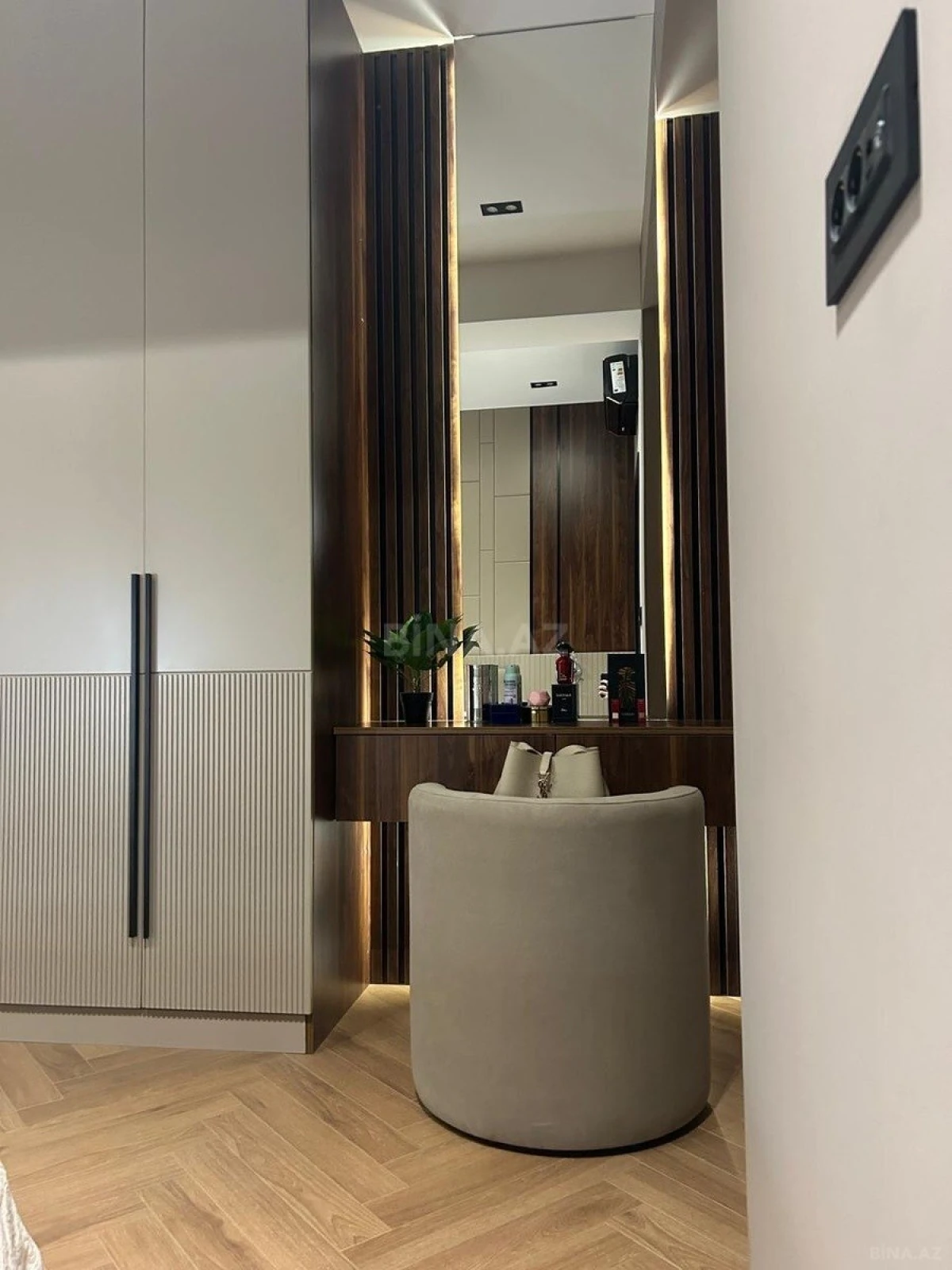 Satılır 3 otaqlı mənzil 142 m²