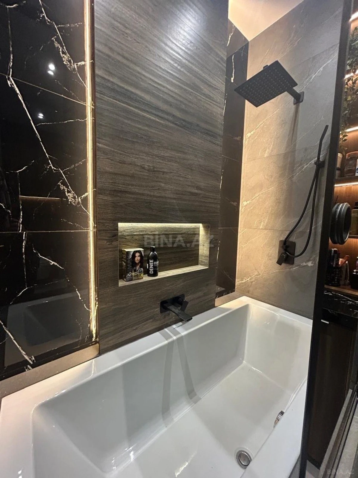 Satılır 3 otaqlı mənzil 142 m²