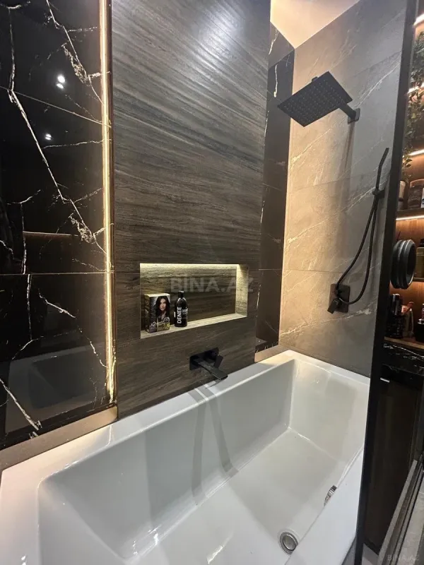 Satılır 3 otaqlı mənzil 142 m²