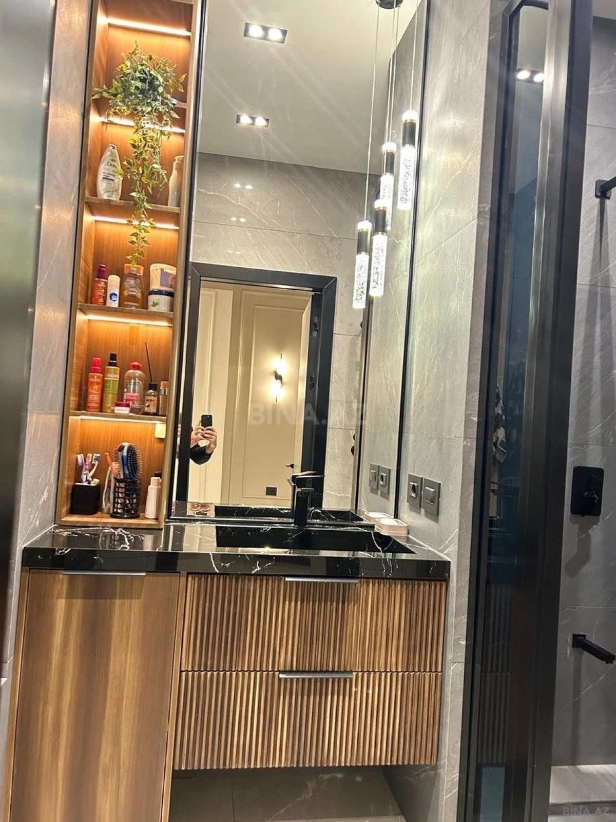 Satılır 3 otaqlı mənzil 142 m²