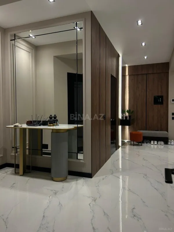 Satılır 3 otaqlı mənzil 142 m²