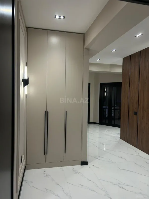 Satılır 3 otaqlı mənzil 142 m²