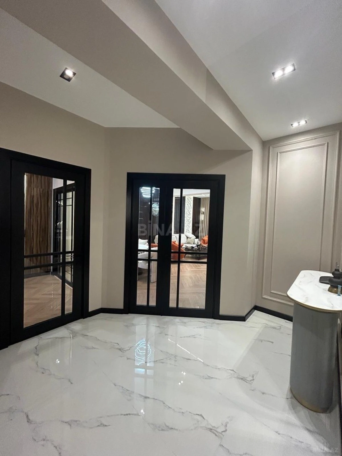 Satılır 3 otaqlı mənzil 142 m²