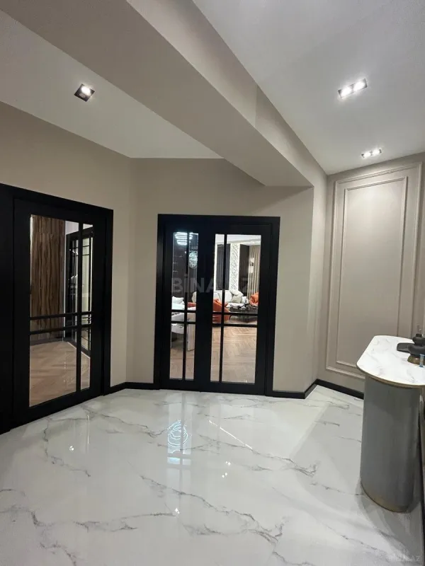 Satılır 3 otaqlı mənzil 142 m²