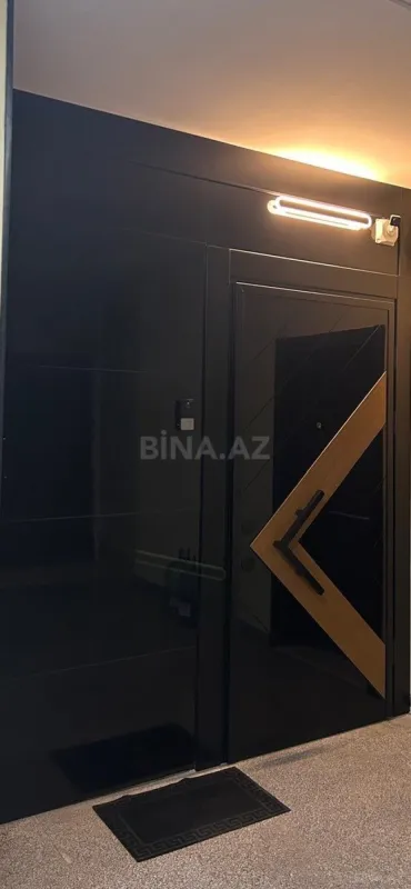 Satılır 3 otaqlı mənzil 142 m²