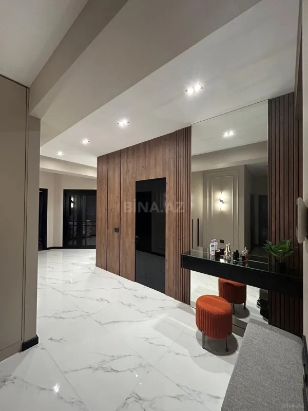 Satılır 3 otaqlı mənzil 142 m²