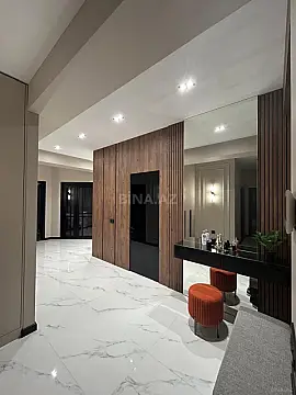 Satılır 3 otaqlı mənzil 142 m²