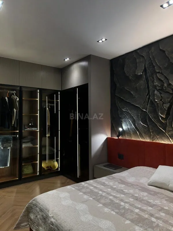 Satılır 3 otaqlı mənzil 142 m²