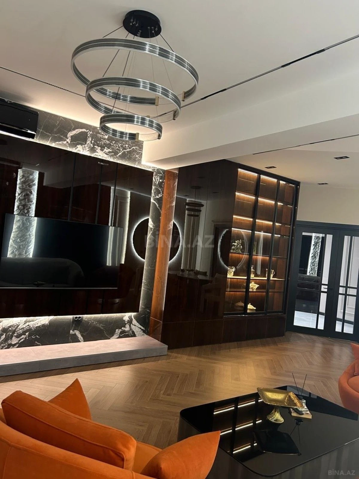 Satılır 3 otaqlı mənzil 142 m²