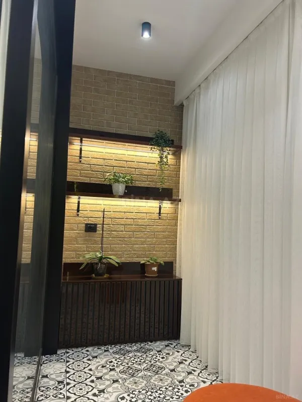 Satılır 3 otaqlı mənzil 142 m²