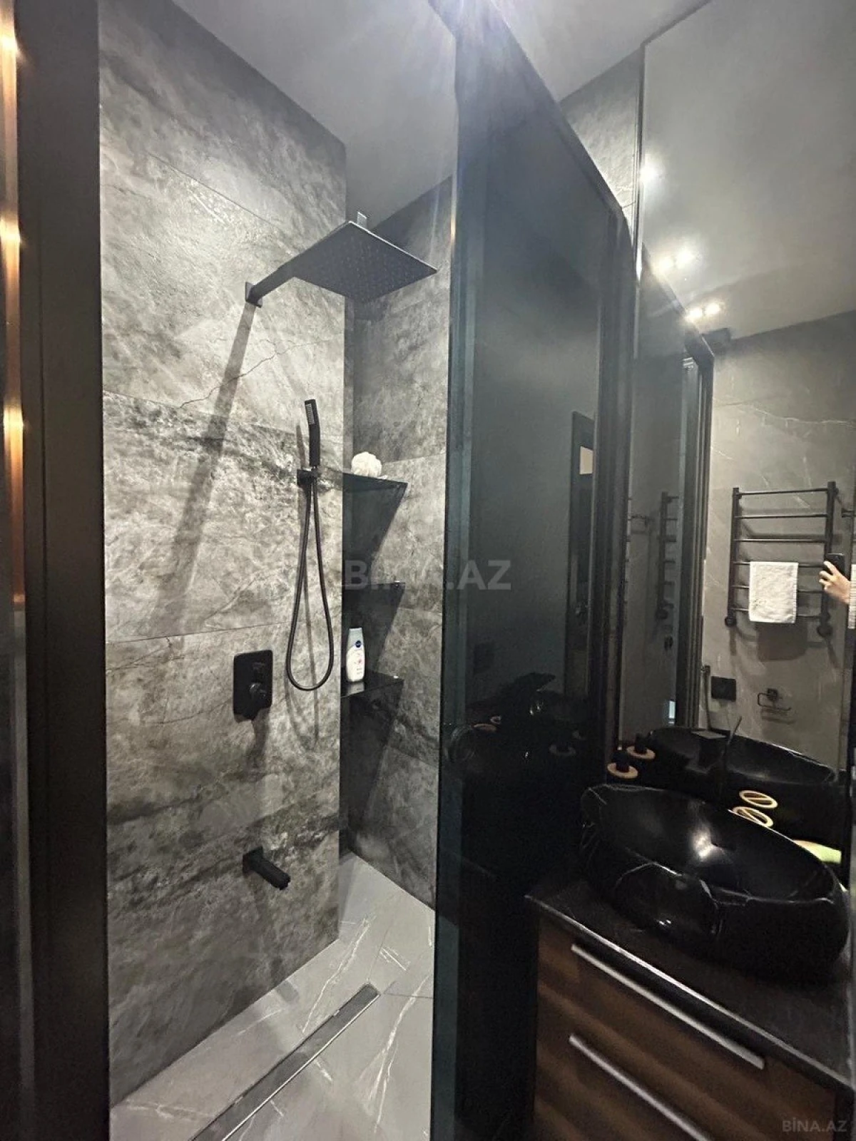 Satılır 3 otaqlı mənzil 142 m²