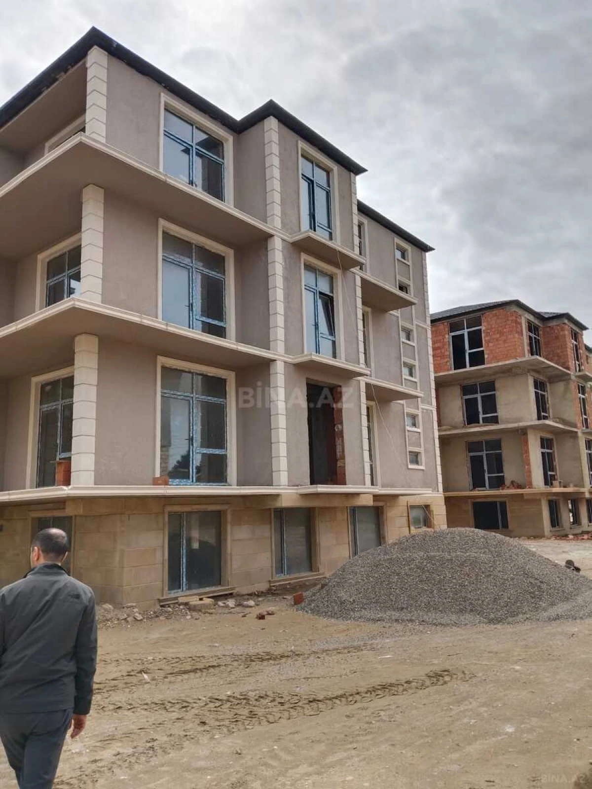 Satılır 2 otaqlı mənzil 74 m²